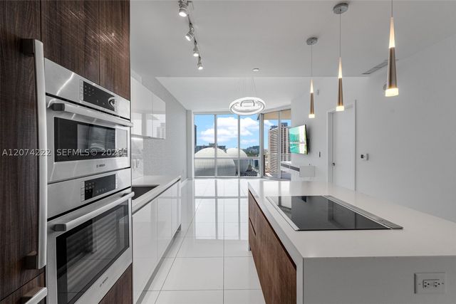 851 NE 1st Ave 1506, Miami, FL 33132