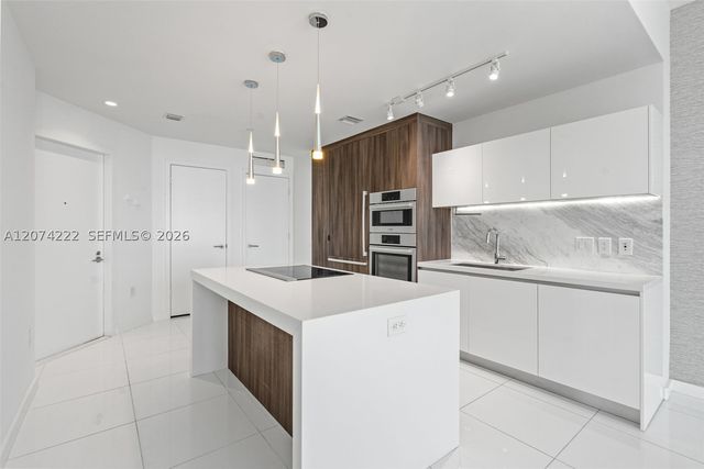 851 NE 1st Ave 1506, Miami, FL 33132