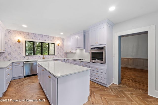 321 Brooksville Avenue, Brooksville, FL 34601
