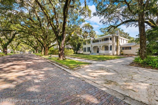 321 Brooksville Avenue, Brooksville, FL 34601