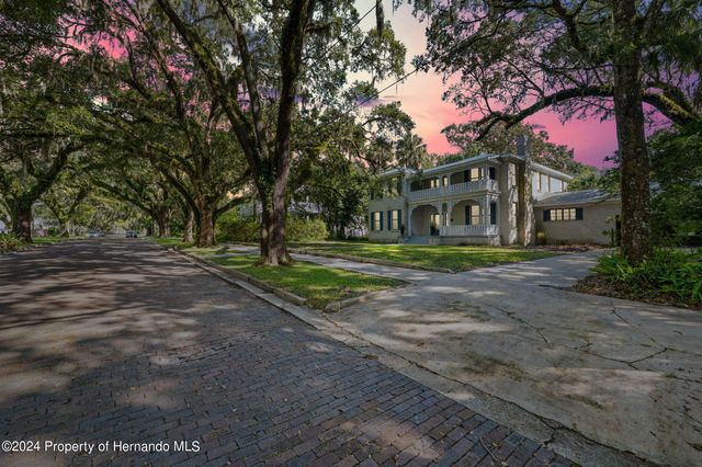 321 Brooksville Avenue, Brooksville, FL 34601