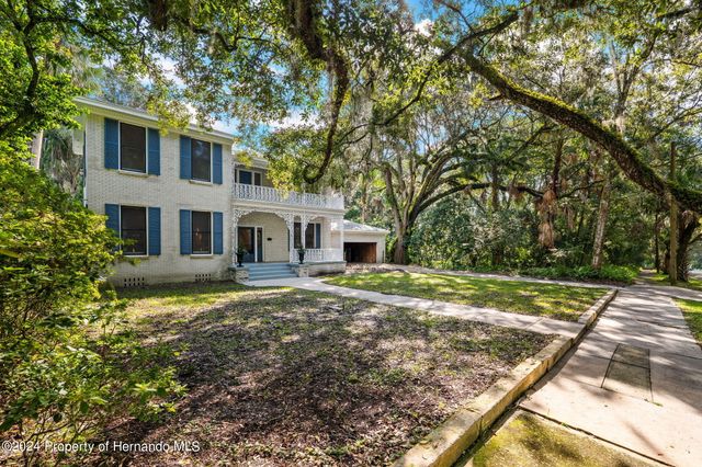 321 Brooksville Avenue, Brooksville, FL 34601