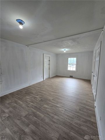 410 5 oaks Avenue, Dayton, OH 45405