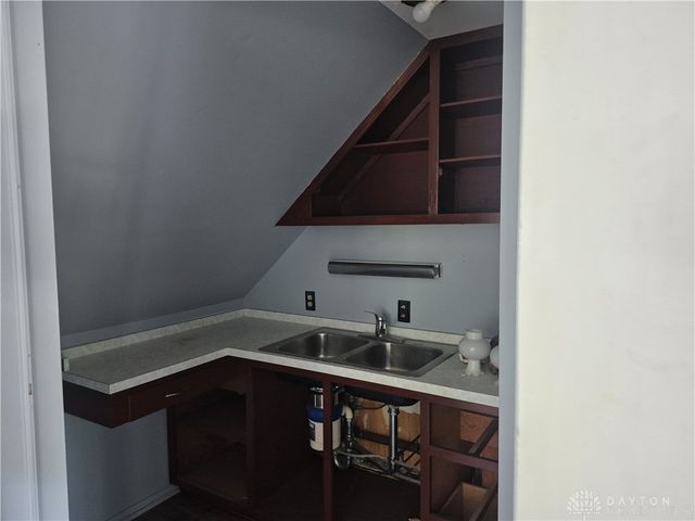 410 5 oaks Avenue, Dayton, OH 45405