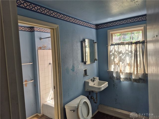 410 5 oaks Avenue, Dayton, OH 45405