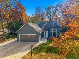 1298 Wilderness TRAIL, Delafield, WI 53018