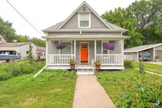 506 E Willow St, Harrisburg, SD 57032