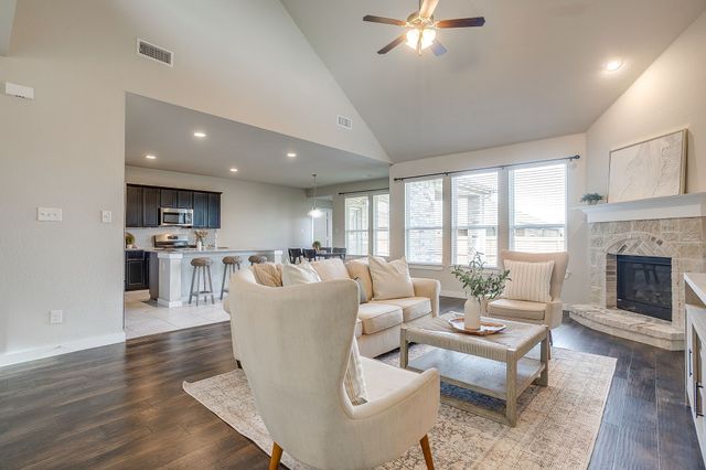 8329 Trickham Bend, Fort Worth, TX 76131