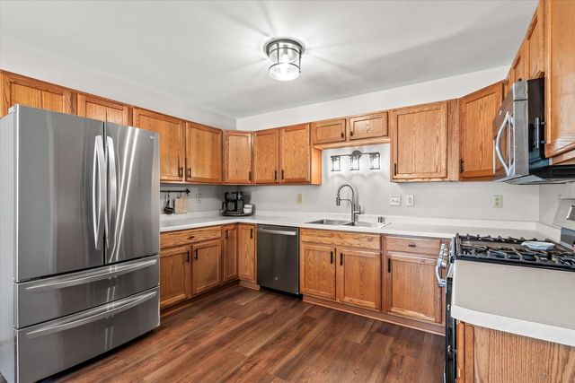 1103 Firethorn DRIVE, West Bend, WI 53090