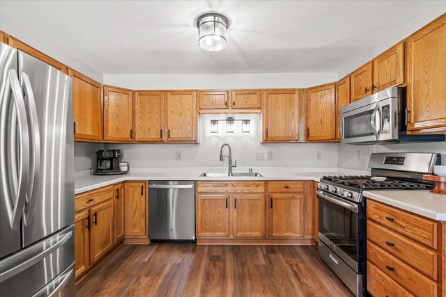 1103 Firethorn DRIVE, West Bend, WI 53090