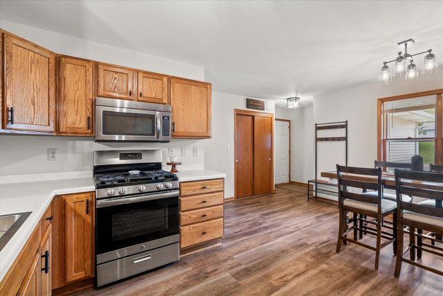 1103 Firethorn DRIVE, West Bend, WI 53090