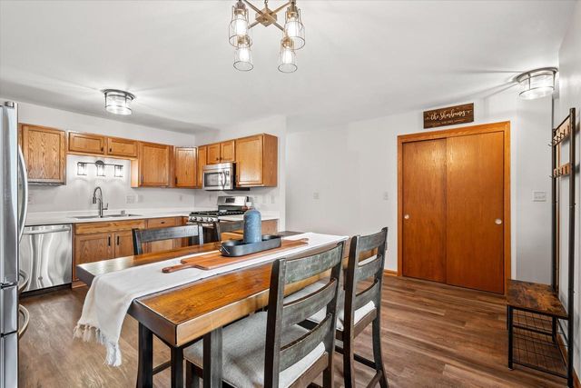 1103 Firethorn DRIVE, West Bend, WI 53090