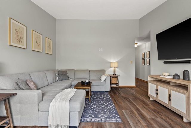 1103 Firethorn DRIVE, West Bend, WI 53090