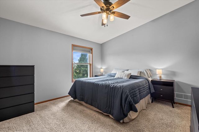 1103 Firethorn DRIVE, West Bend, WI 53090