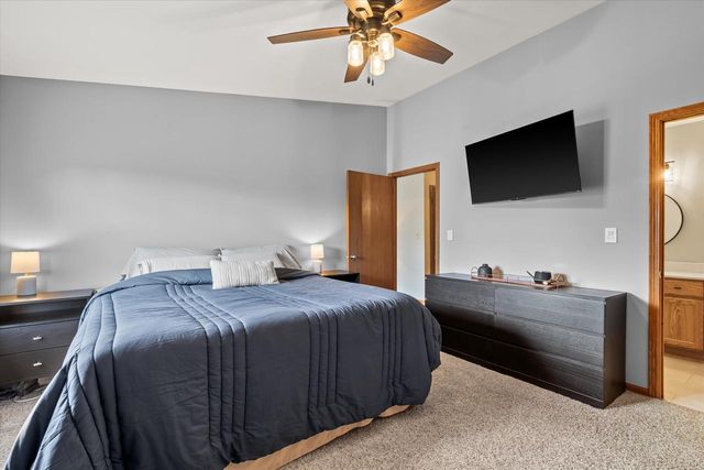 1103 Firethorn DRIVE, West Bend, WI 53090