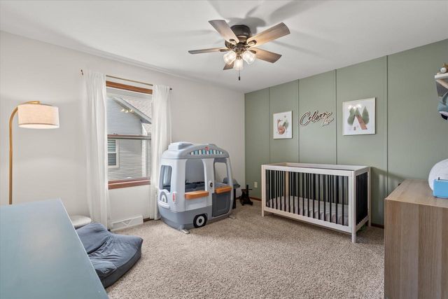 1103 Firethorn DRIVE, West Bend, WI 53090