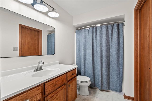 1103 Firethorn DRIVE, West Bend, WI 53090
