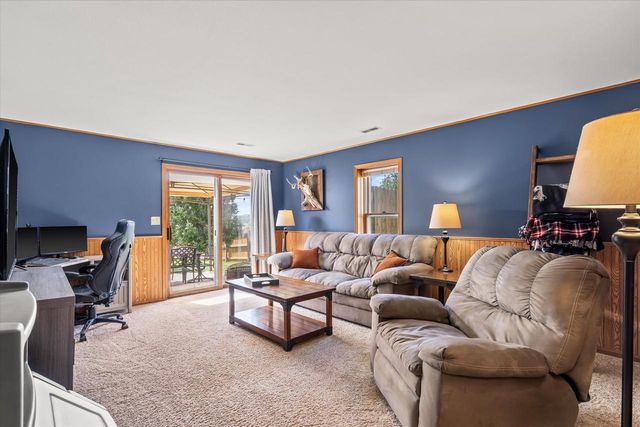 1103 Firethorn DRIVE, West Bend, WI 53090
