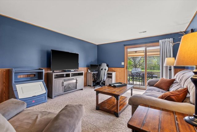 1103 Firethorn DRIVE, West Bend, WI 53090