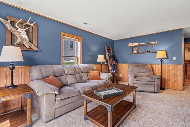 1103 Firethorn DRIVE, West Bend, WI 53090