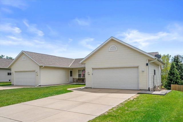 1103 Firethorn DRIVE, West Bend, WI 53090