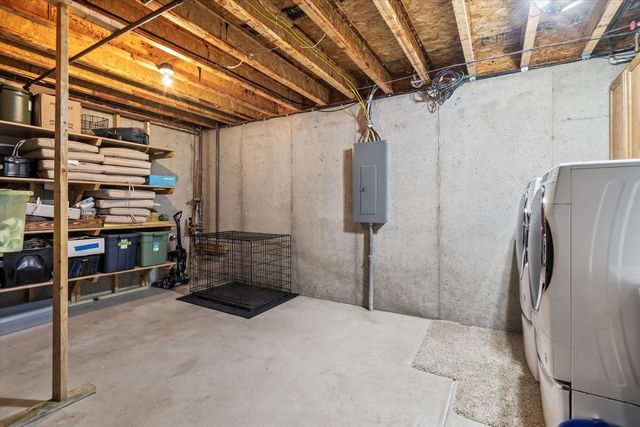 1103 Firethorn DRIVE, West Bend, WI 53090