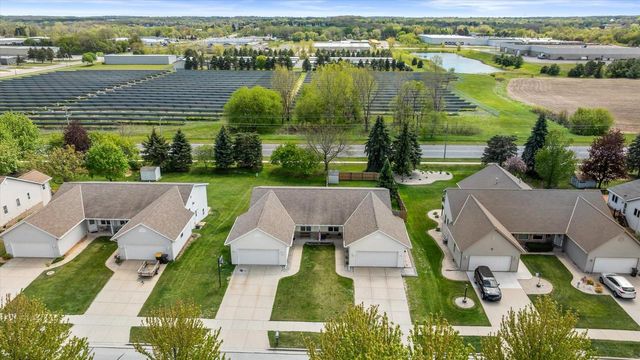 1103 Firethorn DRIVE, West Bend, WI 53090