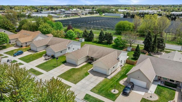 1103 Firethorn DRIVE, West Bend, WI 53090