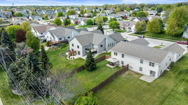 1103 Firethorn DRIVE, West Bend, WI 53090