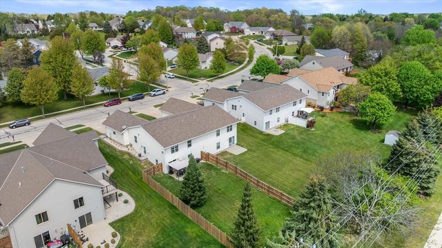 1103 Firethorn DRIVE, West Bend, WI 53090