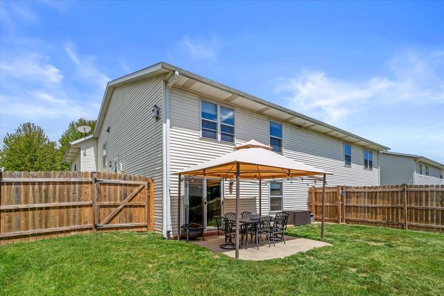 1103 Firethorn DRIVE, West Bend, WI 53090
