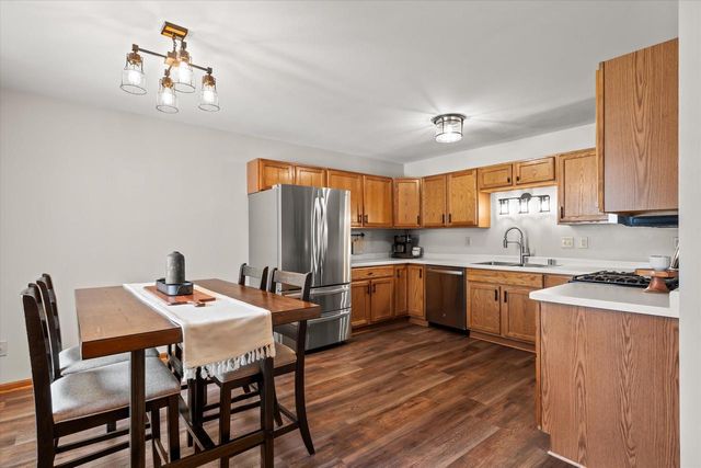 1103 Firethorn DRIVE, West Bend, WI 53090