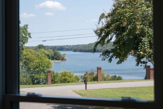 1210 Windsor Dr, Gallatin, TN 37066