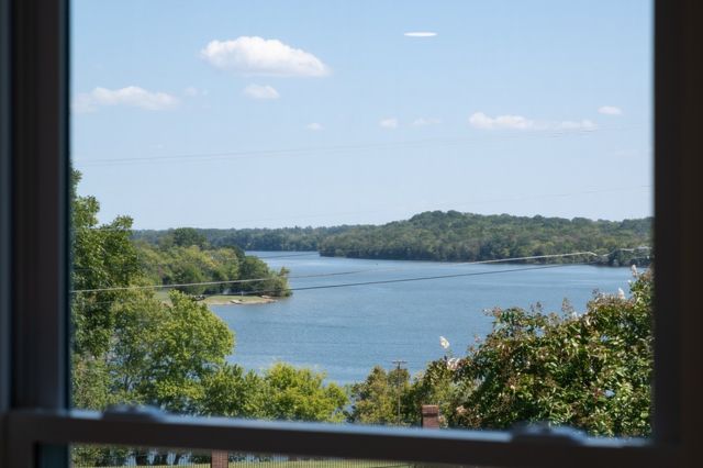 1210 Windsor Dr, Gallatin, TN 37066