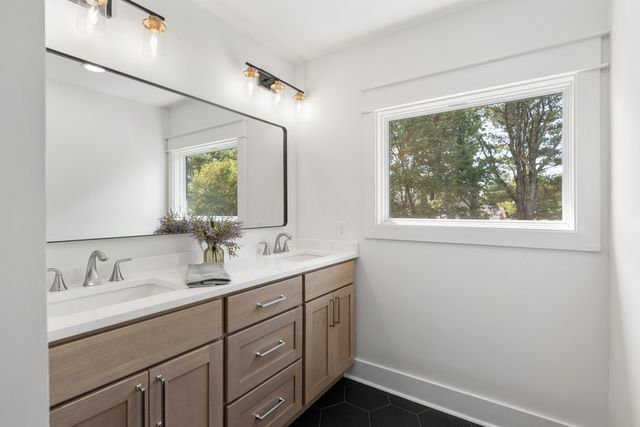 1210 Windsor Dr, Gallatin, TN 37066