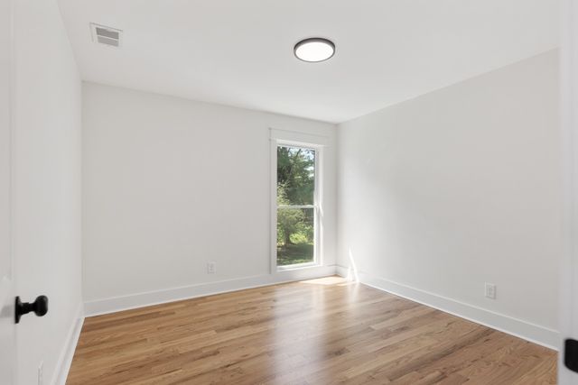 1210 Windsor Dr, Gallatin, TN 37066