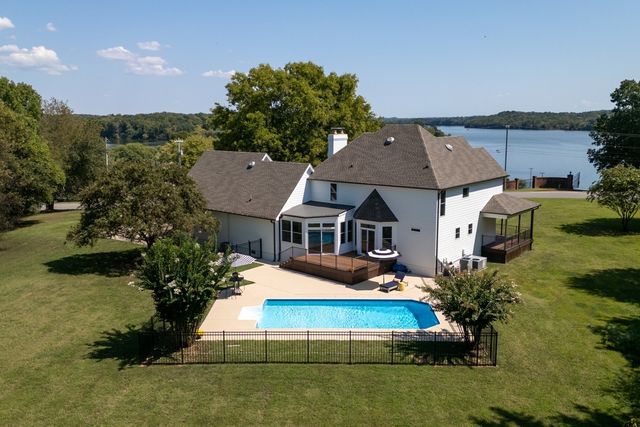 1210 Windsor Dr, Gallatin, TN 37066