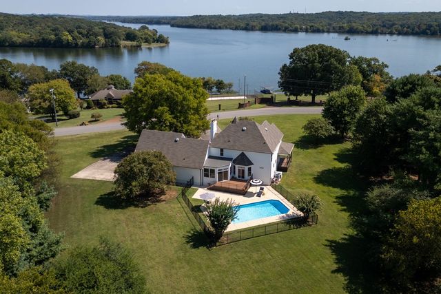 1210 Windsor Dr, Gallatin, TN 37066