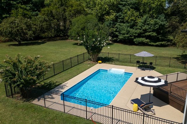 1210 Windsor Dr, Gallatin, TN 37066