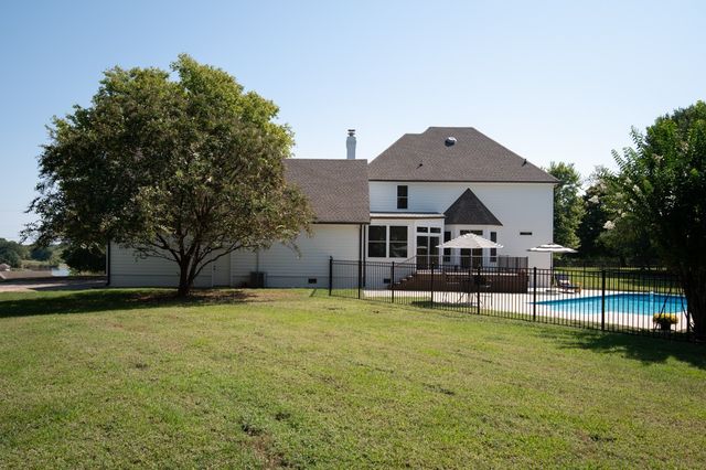 1210 Windsor Dr, Gallatin, TN 37066