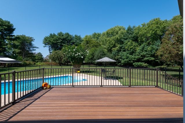 1210 Windsor Dr, Gallatin, TN 37066