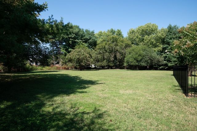 1210 Windsor Dr, Gallatin, TN 37066