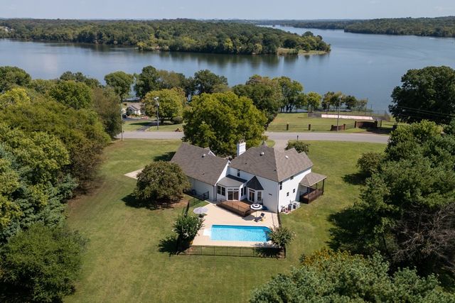 1210 Windsor Dr, Gallatin, TN 37066