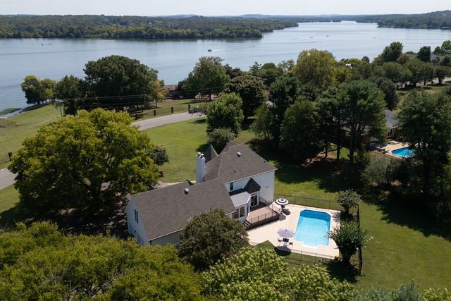 1210 Windsor Dr, Gallatin, TN 37066