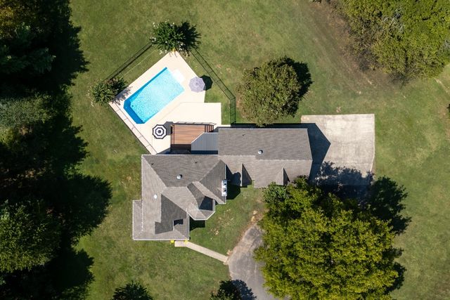 1210 Windsor Dr, Gallatin, TN 37066