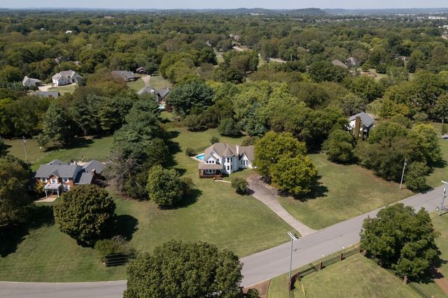 1210 Windsor Dr, Gallatin, TN 37066