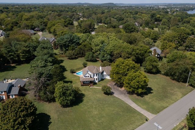 1210 Windsor Dr, Gallatin, TN 37066