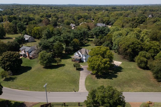 1210 Windsor Dr, Gallatin, TN 37066