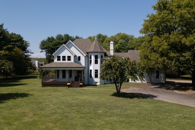 1210 Windsor Dr, Gallatin, TN 37066