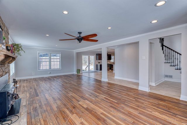 6240 Oak Hill Road, Evansville, IN 47711